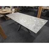 4 Seasons Outdoor Showroommodel Goa Minerva dining tuintafel 220x95xH75 cm ceramic terazzo alu 4 Seasons