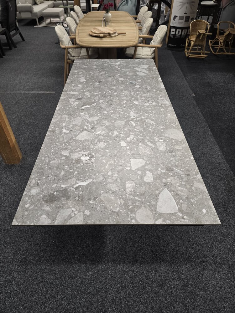 4 Seasons Outdoor Showroommodel Goa Minerva dining tuintafel 220x95xH75 cm ceramic terazzo alu 4 Seasons 4 Seasons Outdoor Showroommodel Goa Minerva dining tuintafel 220x95xH75 cm ceramic terazzo alu 4 Seasons