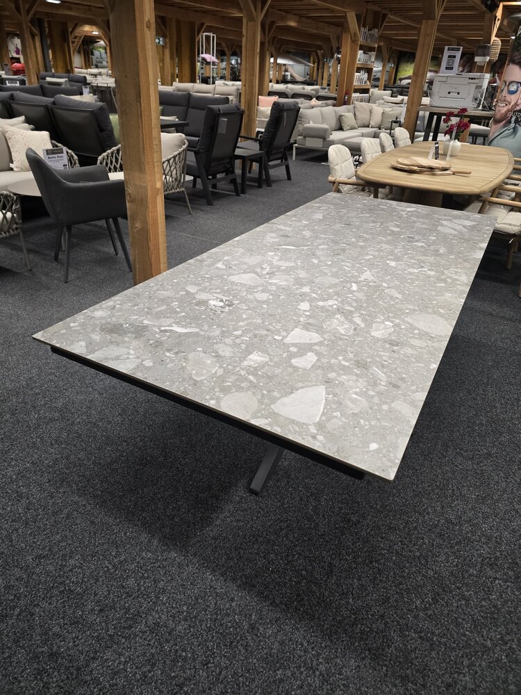 4 Seasons Outdoor Showroommodel Goa Minerva dining tuintafel 220x95xH75 cm ceramic terazzo alu 4 Seasons 4 Seasons Outdoor Showroommodel Goa Minerva dining tuintafel 220x95xH75 cm ceramic terazzo alu 4 Seasons