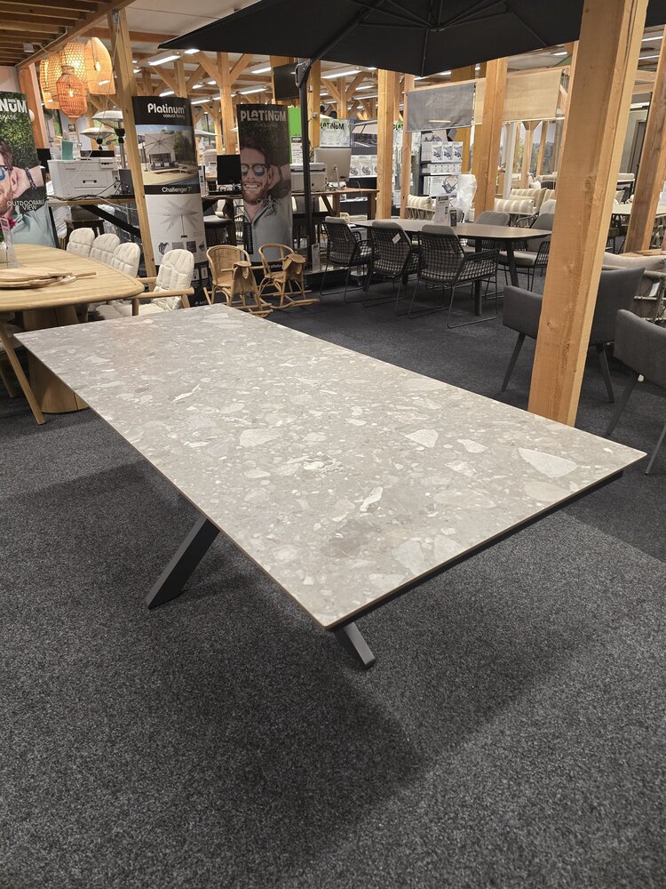 4 Seasons Outdoor Showroommodel Goa Minerva dining tuintafel 220x95xH75 cm ceramic terazzo alu 4 Seasons 4 Seasons Outdoor Showroommodel Goa Minerva dining tuintafel 220x95xH75 cm ceramic terazzo alu 4 Seasons