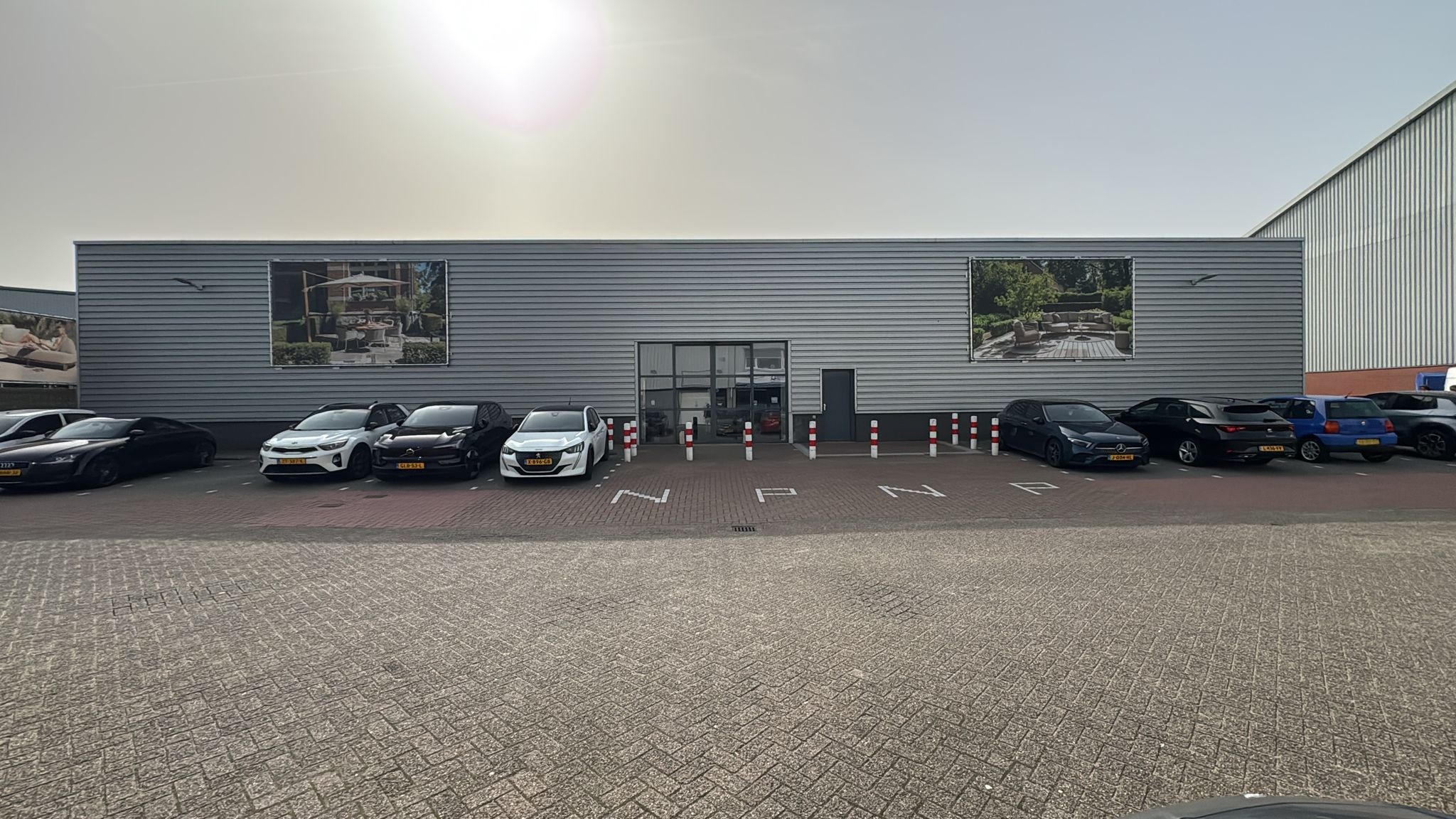 AVH Outdoor Tuinmeubelen gebouw