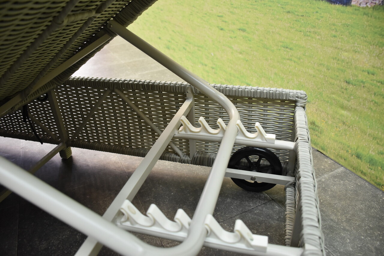 AVH-Collectie Showroommodel Thermen ligbed 189x65xH31 cm  wit grijs