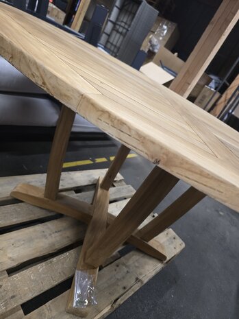 AVH-Collectie Showroommodel Legand dining tuintafel 140 cm rond teak