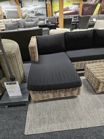 AVH-Collectie Showroommodel Toronto chaise longue loungeset rechts 3-delig naturel rotan AVH-Collectie Showroommodel Toronto chaise longue loungeset rechts 3-delig naturel rotan