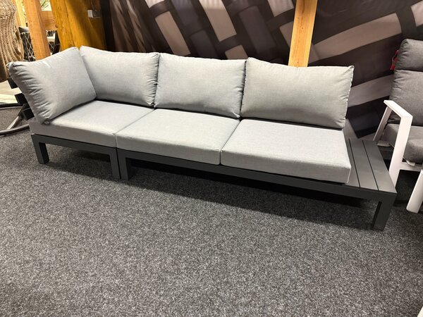 SUNS Showroommodel SUNS Vita loungebank 2 delig wased grey / matt royal grey SUNS Showroommodel SUNS Vita loungebank 2 delig wased grey / matt royal grey