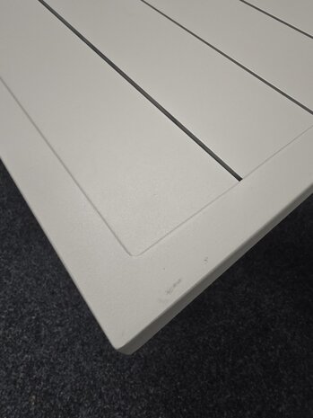 AVH-Collectie Showroommodel Saigon dining tuintafel aluminium latte in hoogte verstelbaar 136x72xH51/78 cm AVH-Collectie Showroommodel Saigon dining tuintafel aluminium latte in hoogte verstelbaar 136x72xH51/78 cm