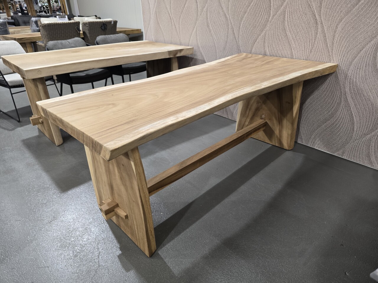 AVH-Collectie Showroommodel Boomstamtafel 200x70-80xH77,5 cm - bladdikte 6 cm