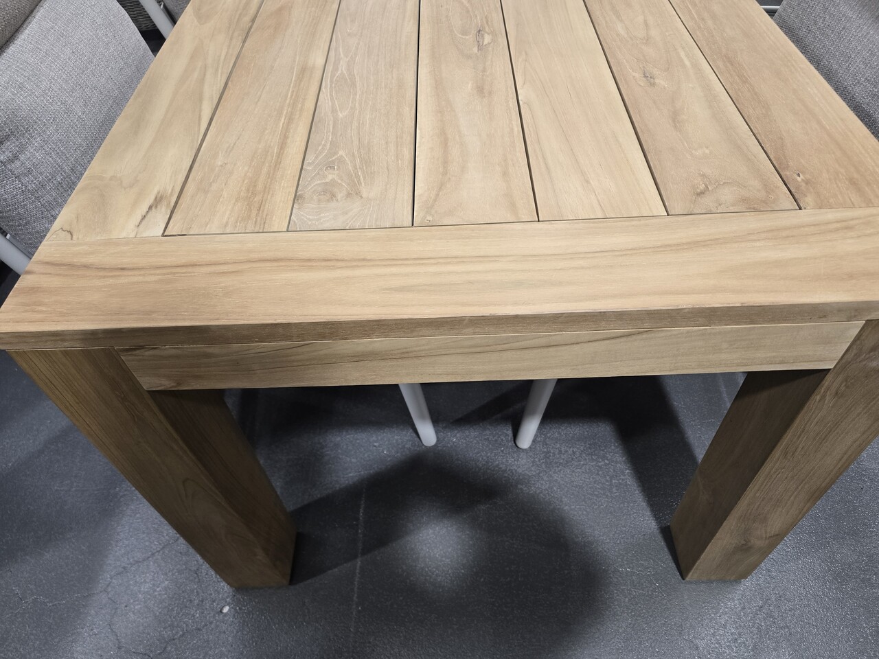 AVH-Collectie Showroommodel Krista dining tuintafel 300x100xH77,5 cm - poten 12 cm teak AVH-Collectie Showroommodel Krista dining tuintafel 300x100xH77,5 cm - poten 12 cm teak