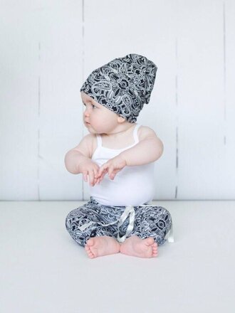 Perfect Paisley / newborn beanie / mutsje
