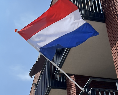 Hoe bevestig je een vlag aan een vlaggenstok?