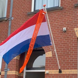Waarom hangt de vlag uit vandaag?