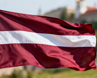 De vlag van Letland