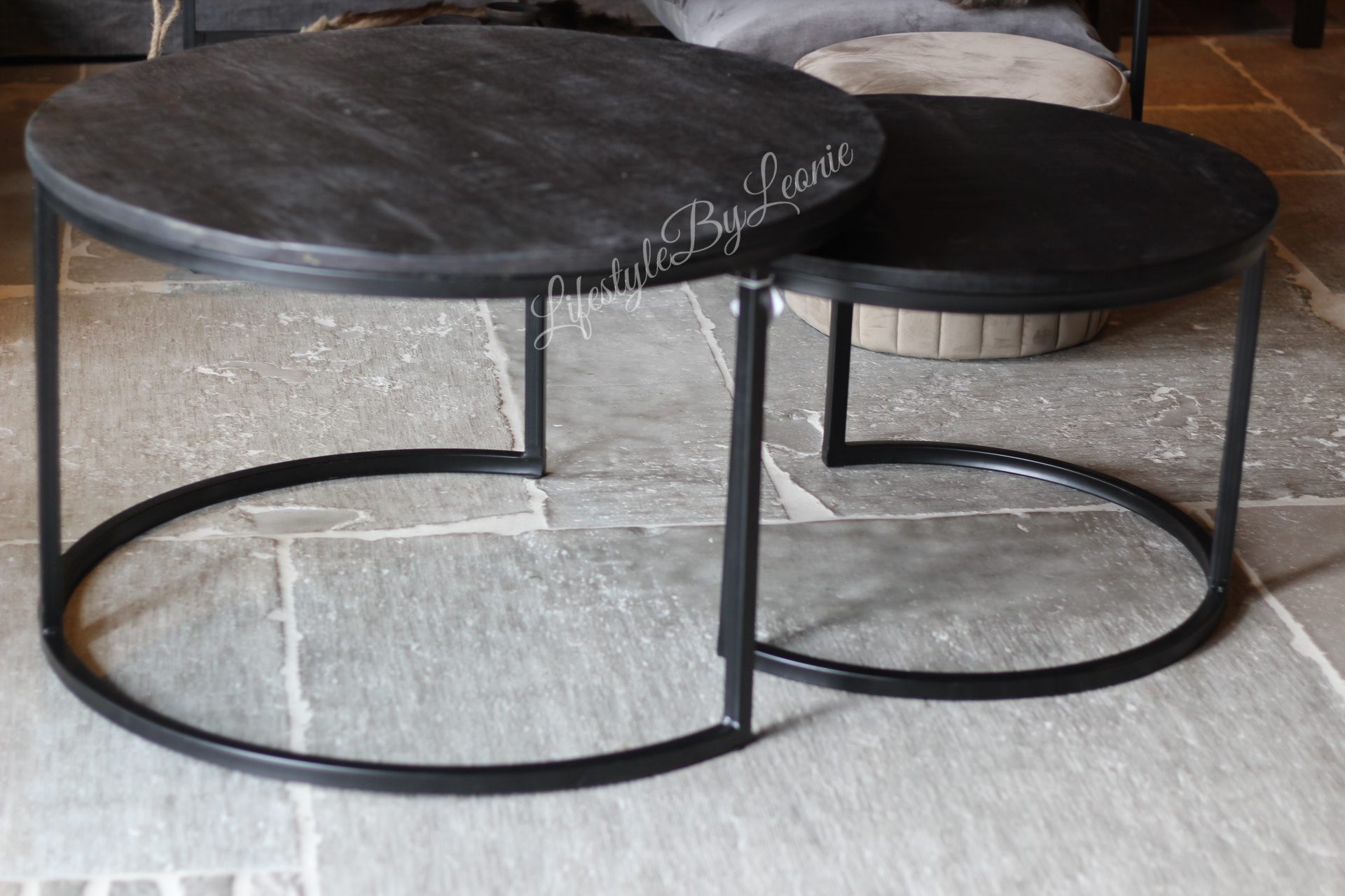 Set met twee ronde tafels black wash 76 / cm - Lifestyle By Leonie