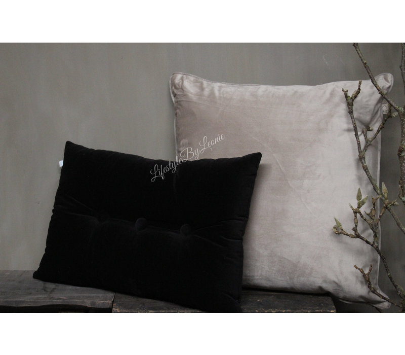 Velvet kussen met knopen black 60 cm