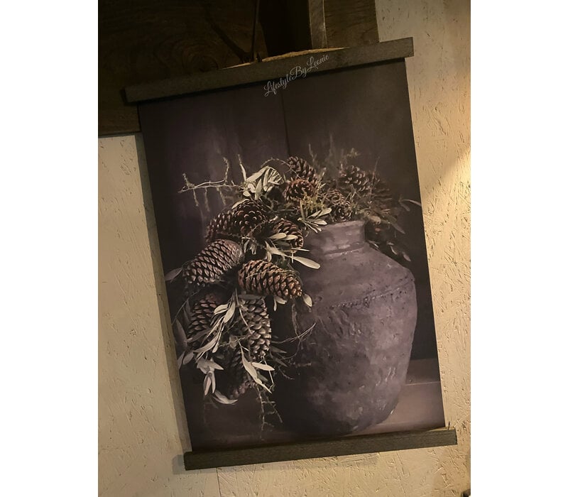 Wandhanger pot met dennenappels 30 x 40 cm