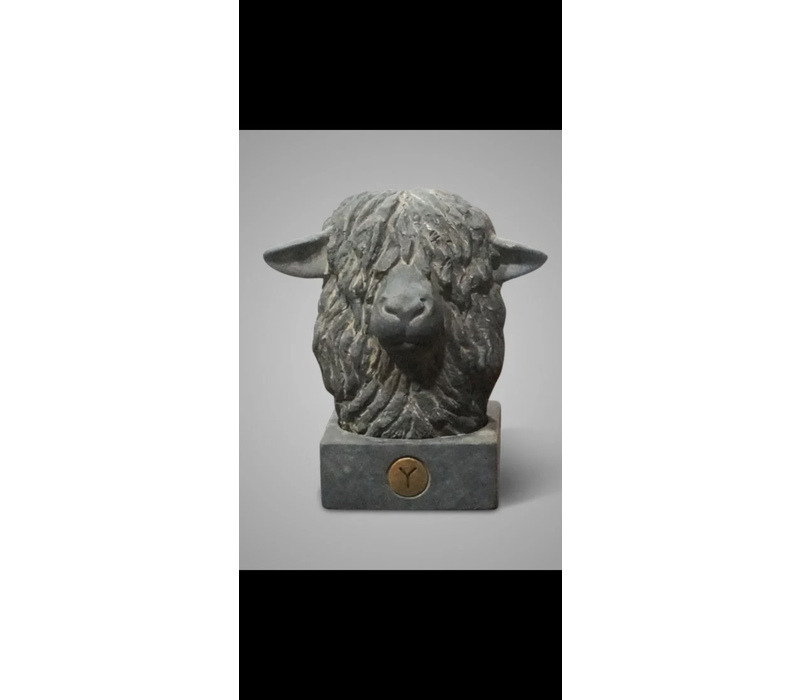 Brynxz stenen Sheep head statue Grey vintage 23 cm