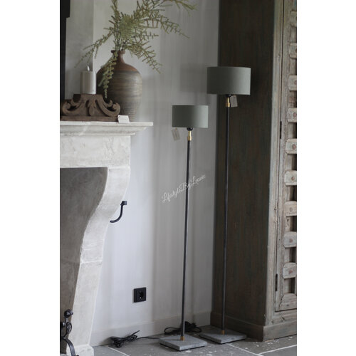 Grijs metalen vloerlamp met hardstenen voet 150 cm 