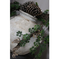 Namaak lange cedar tak met kleine bolletjes groen 90 cm
