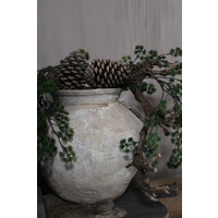 Namaak lange cedar tak met kleine bolletjes groen 90 cm