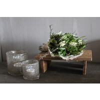 Groen toefje met namaak witte druifjes in shabby doek 23 cm