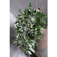 Groene toef met witte Distel en Magnolia
