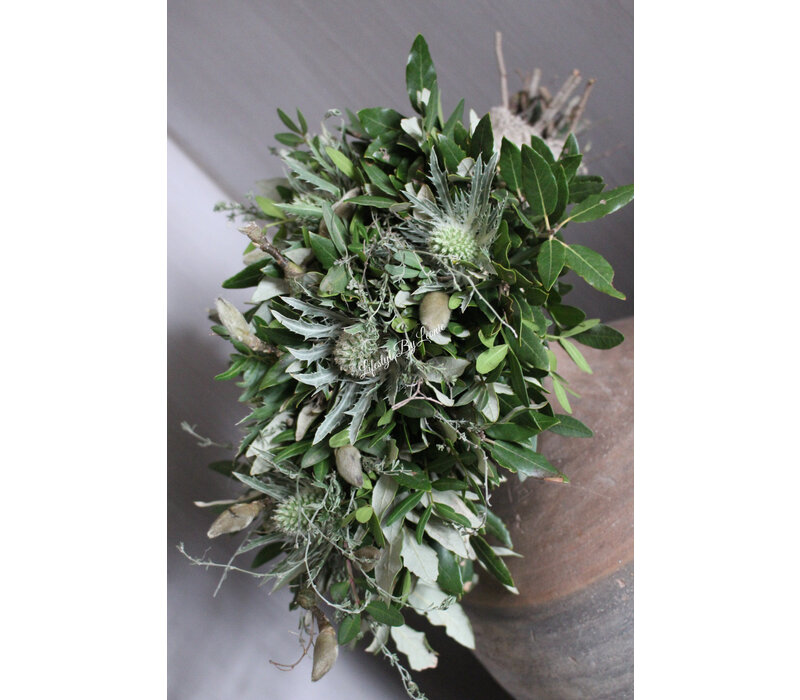 Groene toef met witte Distel en Magnolia