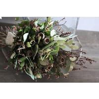 Hangtoef met Gagel, Euca bells en diverse groen