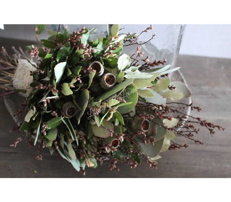 Hangtoef met Gagel, Euca bells en diverse groen