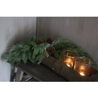 Grote liggende namaak toef cedar met dennenappels 130 cm