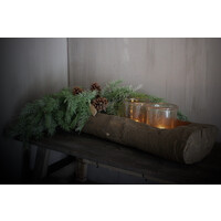 Grote liggende namaak toef cedar met dennenappels 130 cm