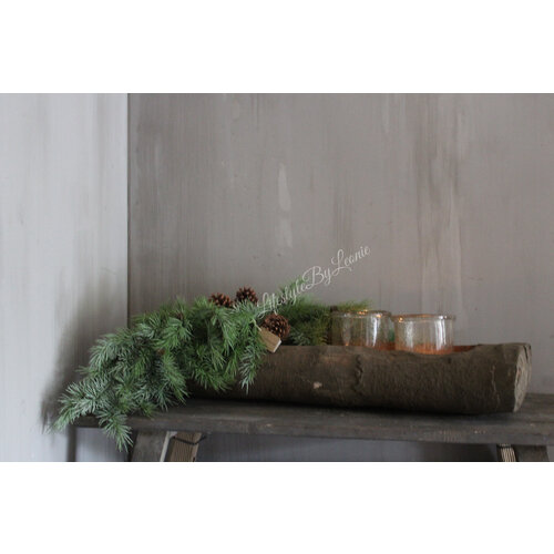 Grote liggende namaak toef cedar met dennenappels 130 cm 