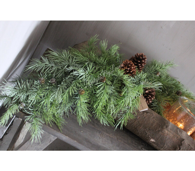 Grote liggende namaak toef cedar met dennenappels 130 cm