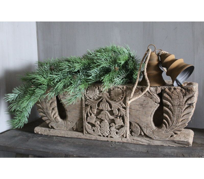 Namaak cedar hangtoef met dennenappeltjes