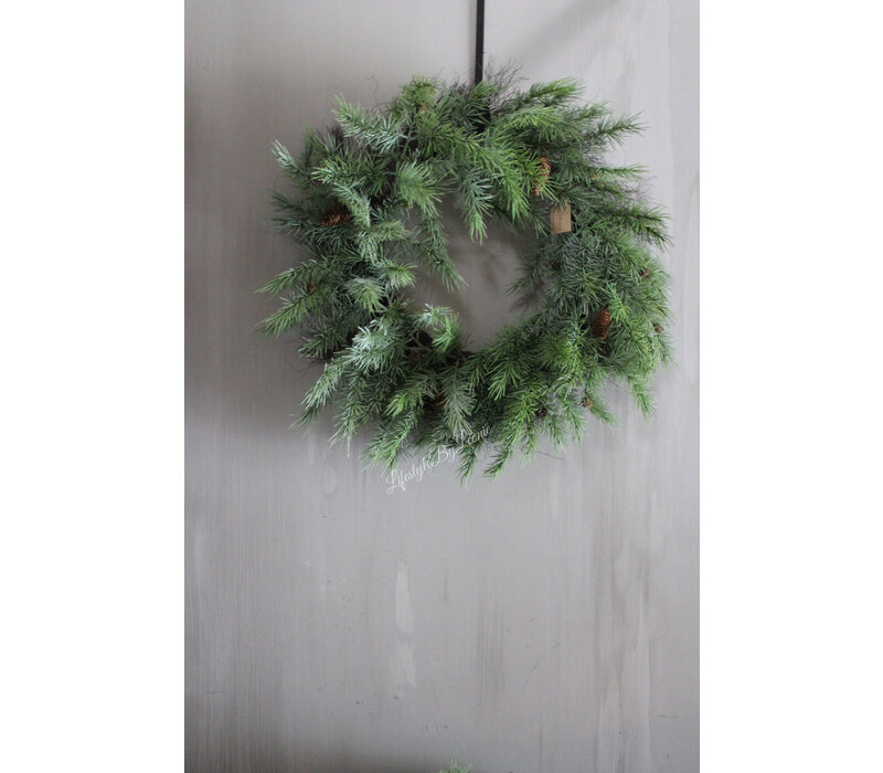 Namaak cedar krans met dennenappeltjes 75 cm