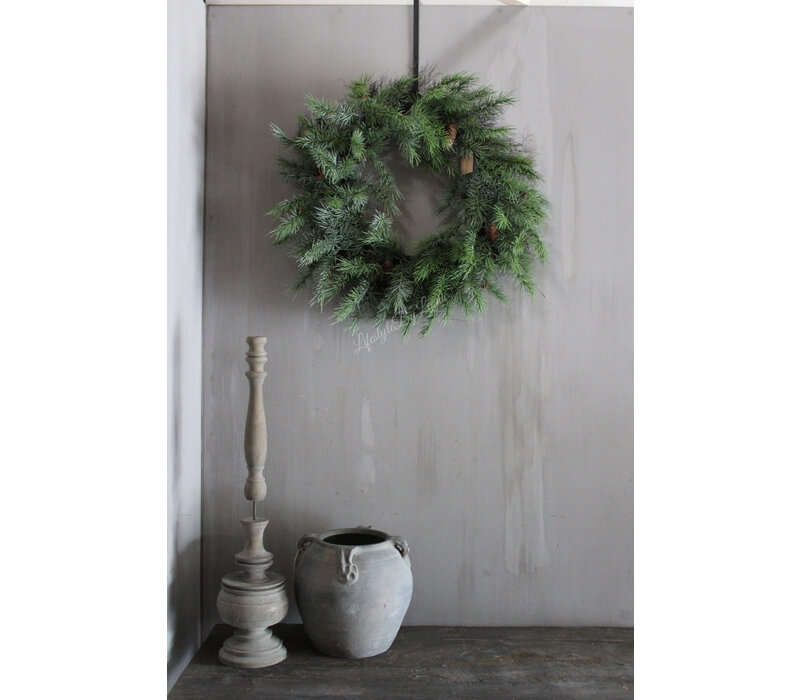 Namaak cedar krans met dennenappeltjes 75 cm