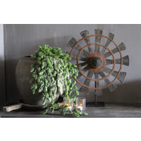 Oude houten wiel / waaier op voet