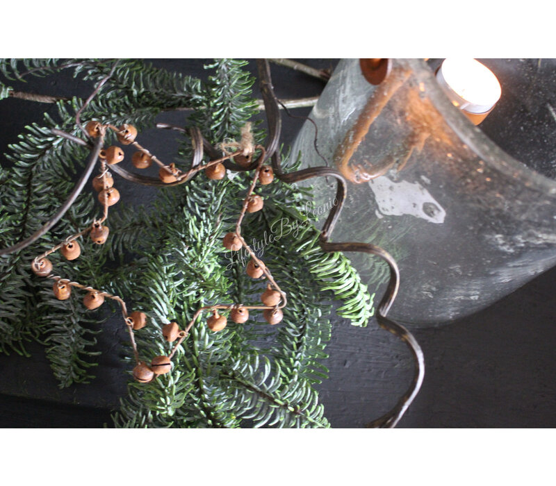 Roestige ster met belletjes 15 cm
