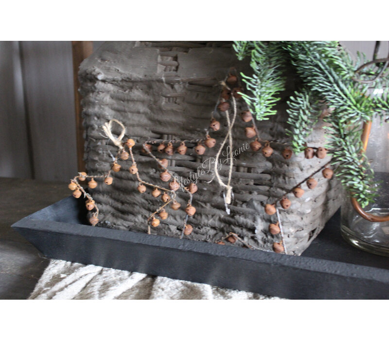 Roestige ster met belletjes 25 cm