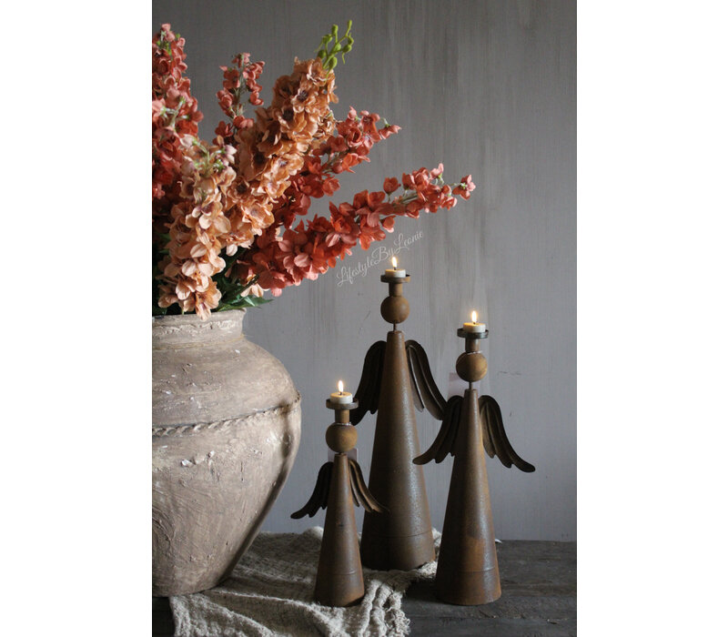 Roestige kandelaar engel Emely medium