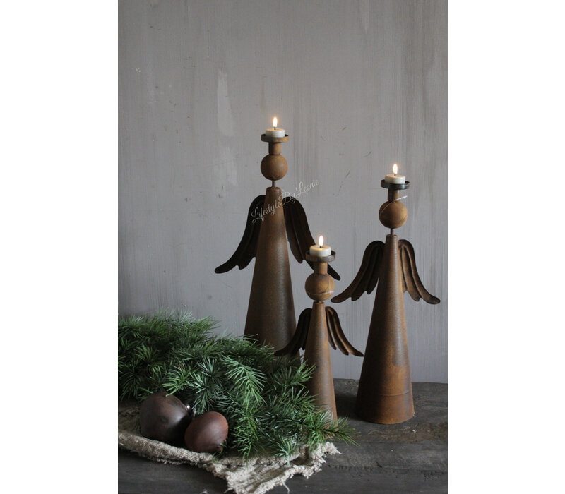 Roestige kandelaar engel Emely medium