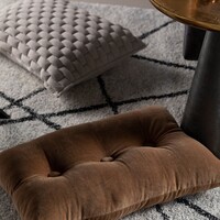 Velvet kussen met knopen Tobacco brown 60 cm