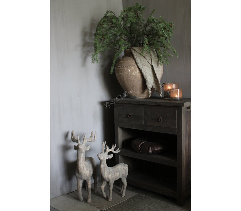 Stenen staande hert Orion L