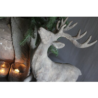 Stenen staande hert Orion L