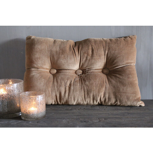 Velvet kussen met knopen Tobacco brown 60 cm  Velvet kussen met knopen Tobacco brown 60 cm