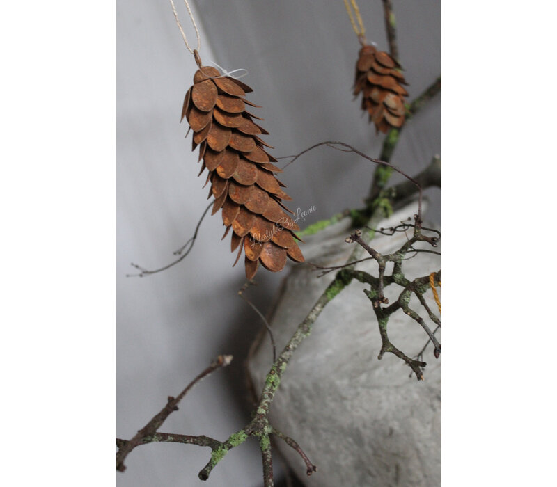 Roestige dennenappel hanger 14 cm
