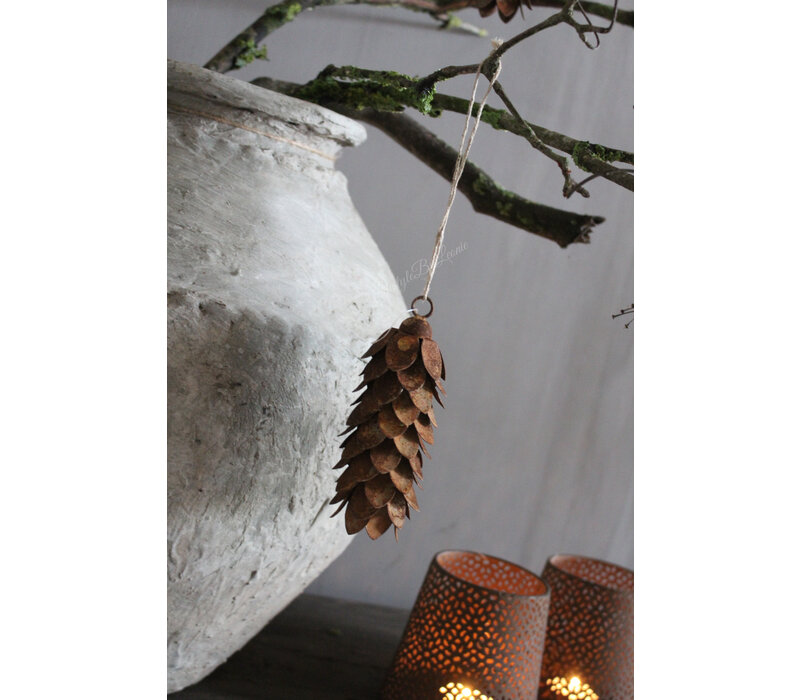 Roestige dennenappel hanger 12 cm
