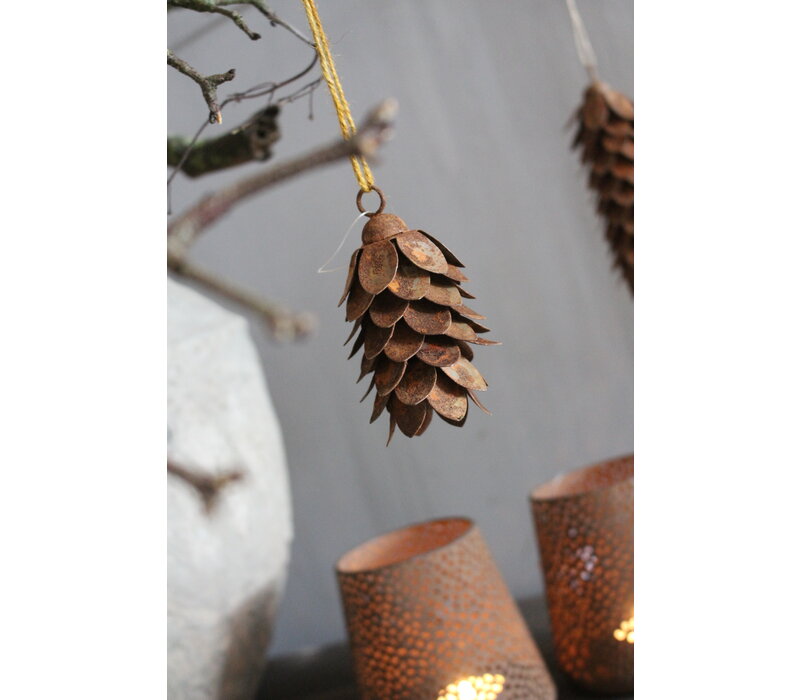 Roestige dennenappel hanger 9 cm