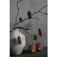 Roestige dennenappel hanger 9 cm