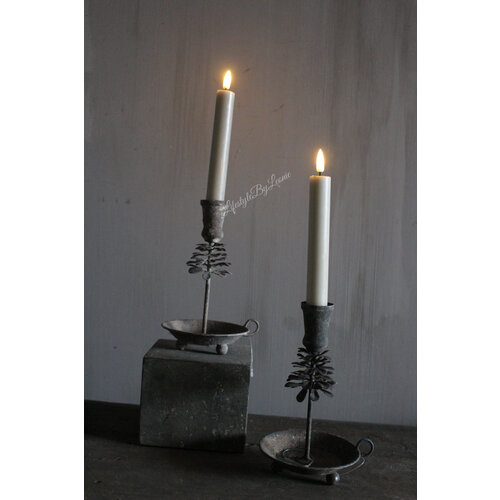 Sobere old look Dennenappel kandelaar dinerkaars 17 cm 