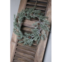 Namaak frosted cedar / pinecone krans 27cm